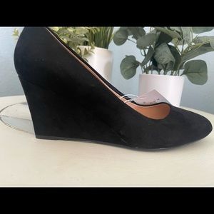 NWT A NEW DAY SIZE 9.5 black suede wedge heels